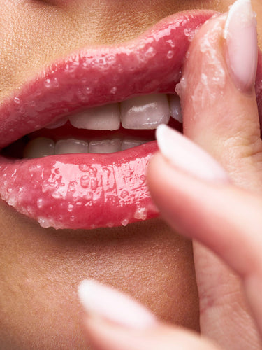 swederm Sweet Vanilla Lip Scrub - sugar lip scrub